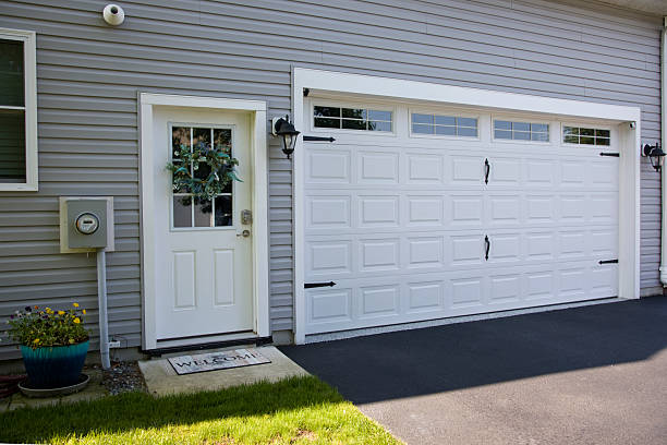 24/7 Emergency Garage Door Panel Replacement experts in Fort Bragg, CA